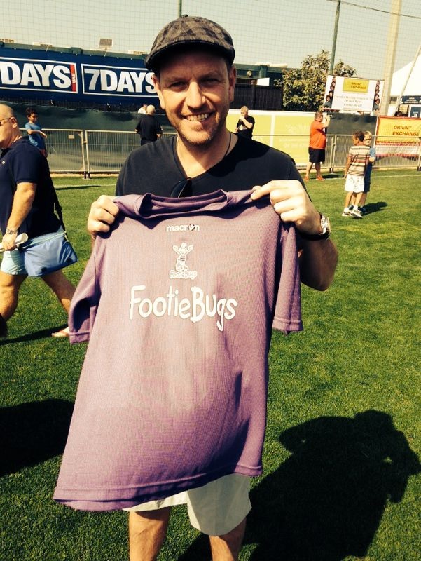 Former United player Lee Sharpe shows his support for FootieBugs